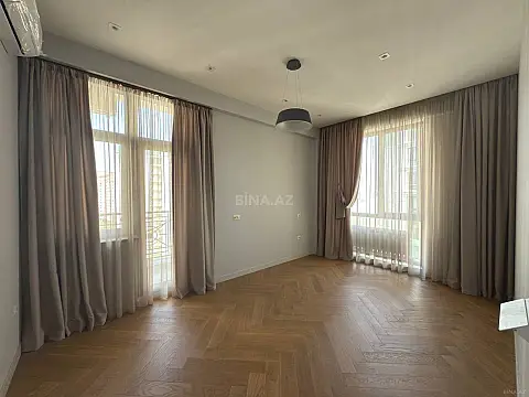 Satılır 3 otaqlı mənzil 135 m²
