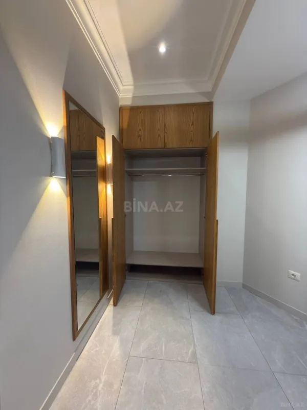 Satılır 3 otaqlı mənzil 135 m²