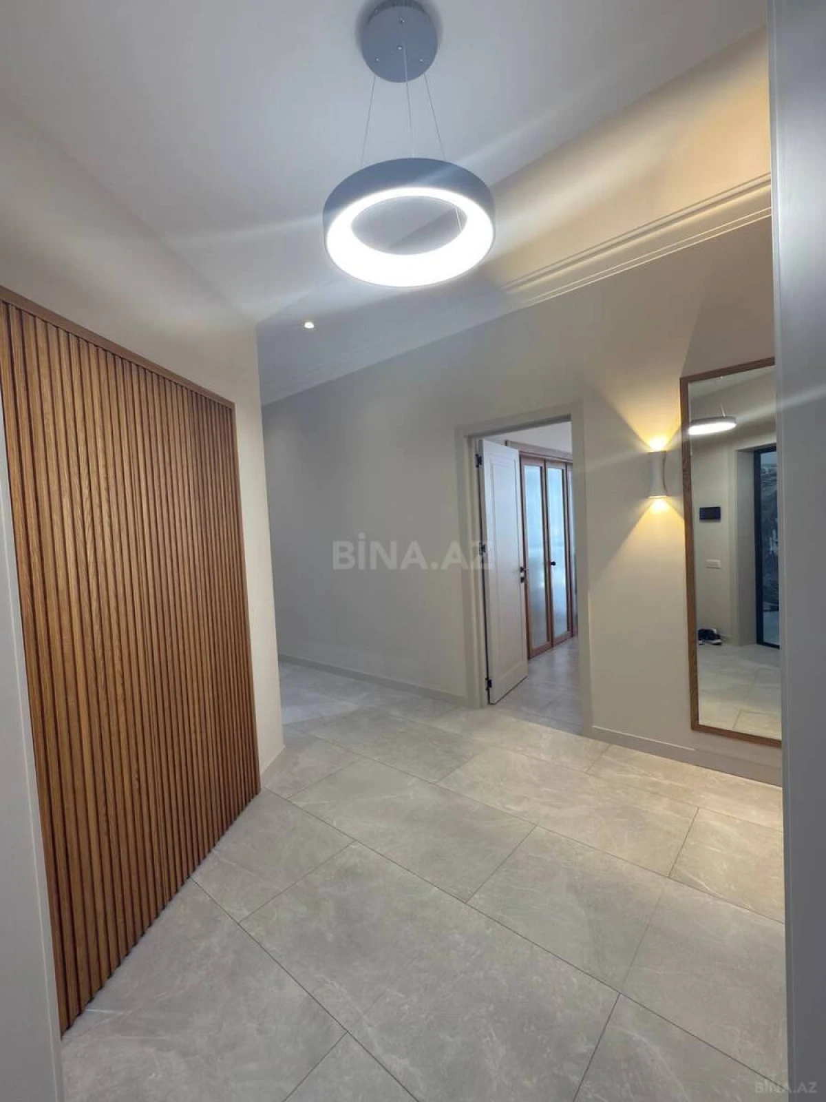 Satılır 3 otaqlı mənzil 135 m²