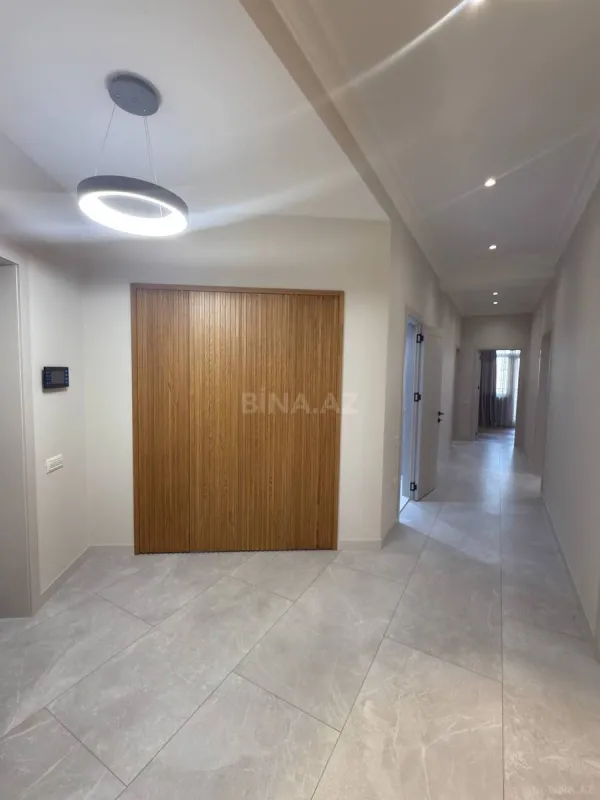 Satılır 3 otaqlı mənzil 135 m²