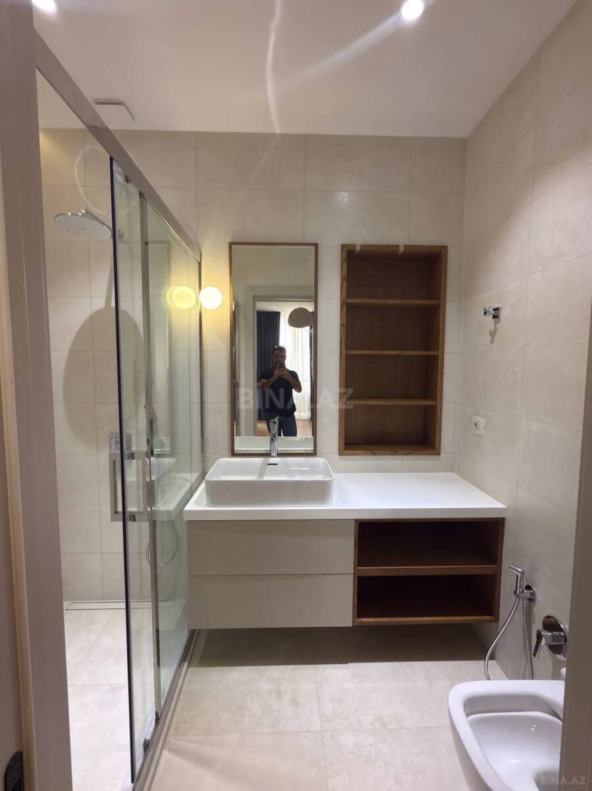 Satılır 3 otaqlı mənzil 135 m²