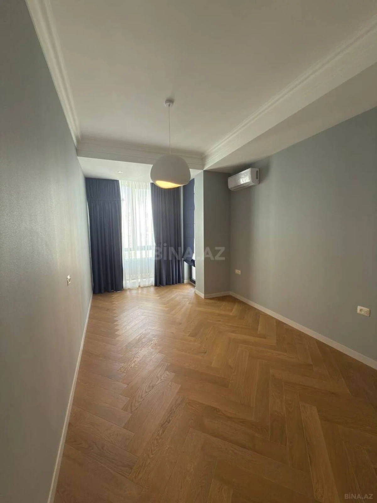 Satılır 3 otaqlı mənzil 135 m²