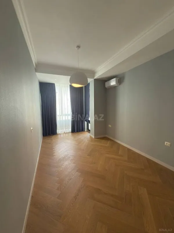 Satılır 3 otaqlı mənzil 135 m²