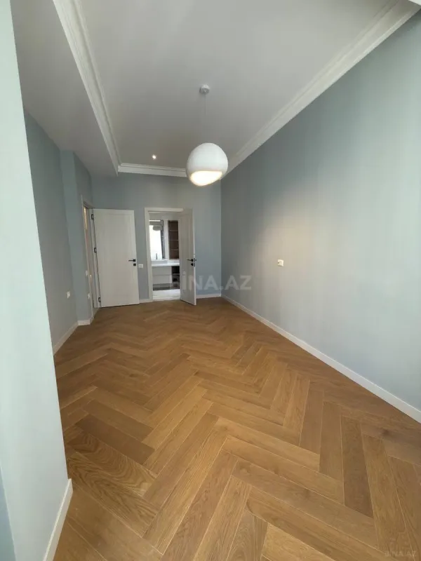 Satılır 3 otaqlı mənzil 135 m²