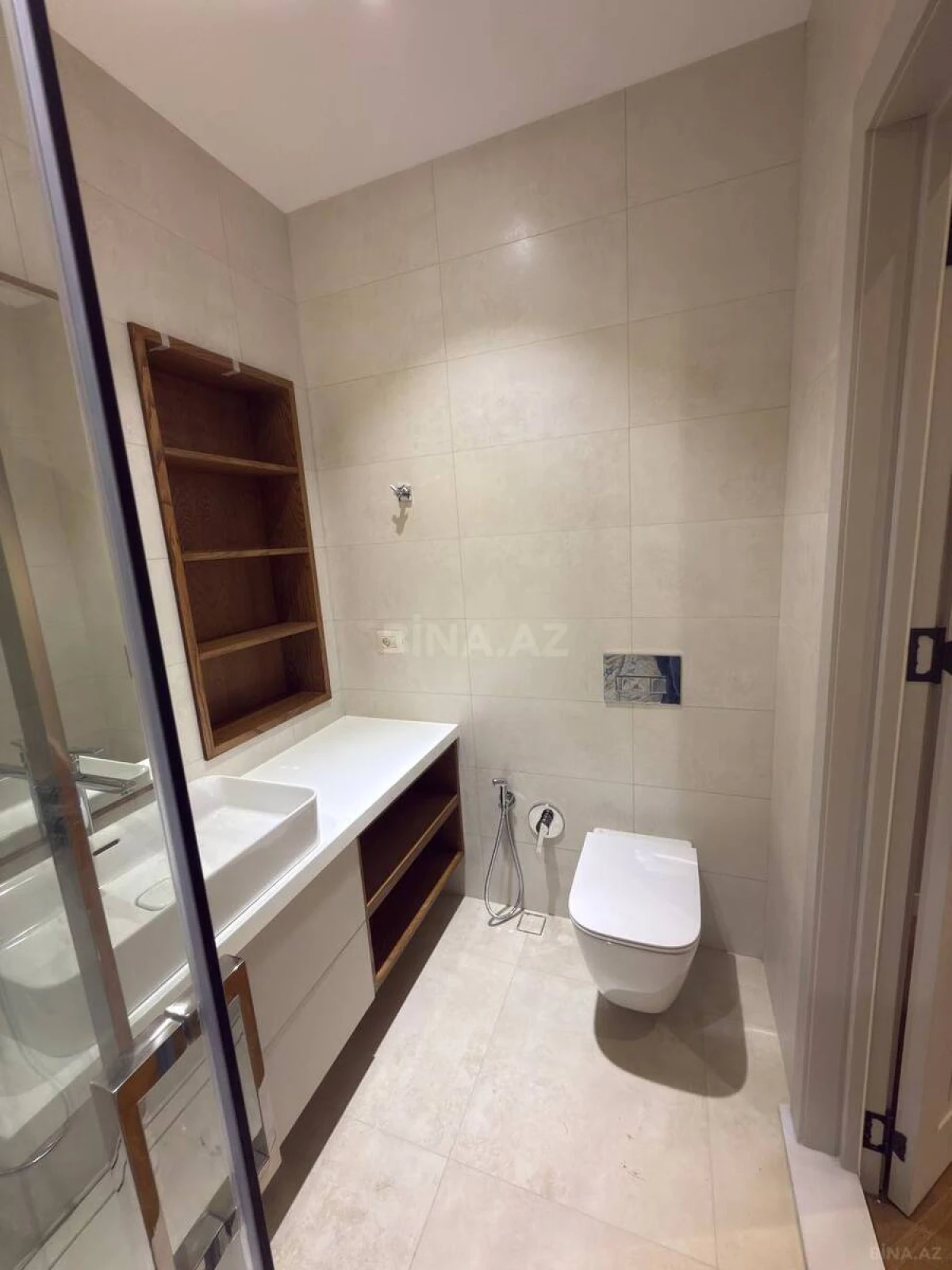 Satılır 3 otaqlı mənzil 135 m²