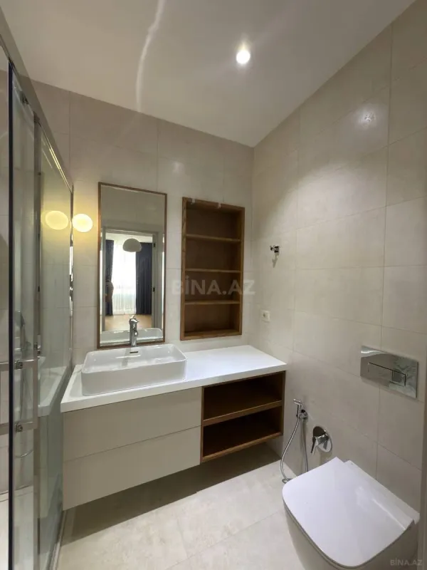 Satılır 3 otaqlı mənzil 135 m²
