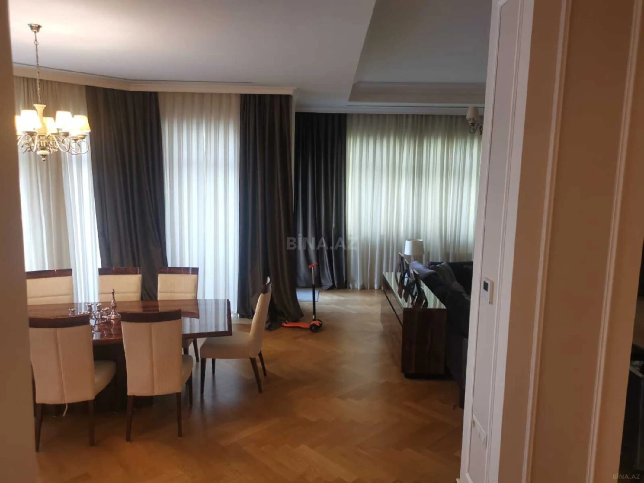 Kirayə verilir 7 otaqlı mənzil 680 m²