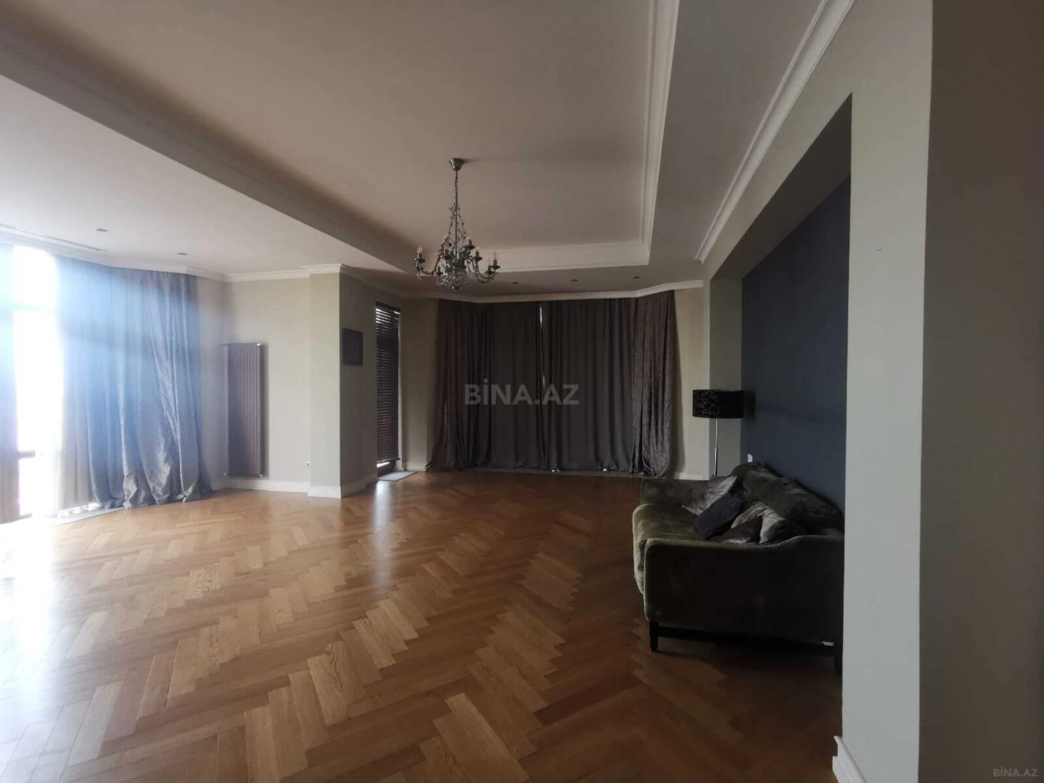 Kirayə verilir 7 otaqlı mənzil 680 m²
