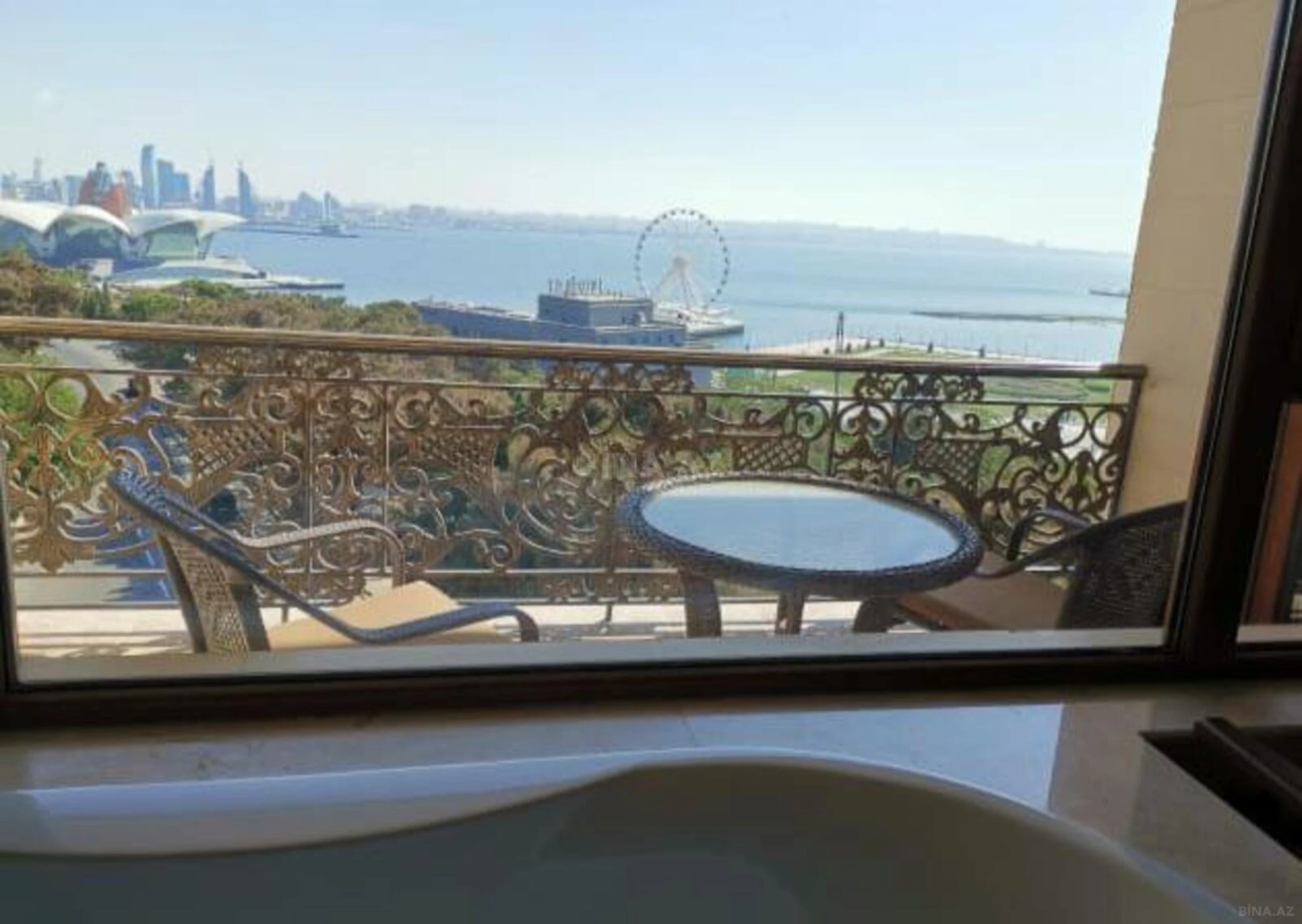 Kirayə verilir 7 otaqlı mənzil 680 m²