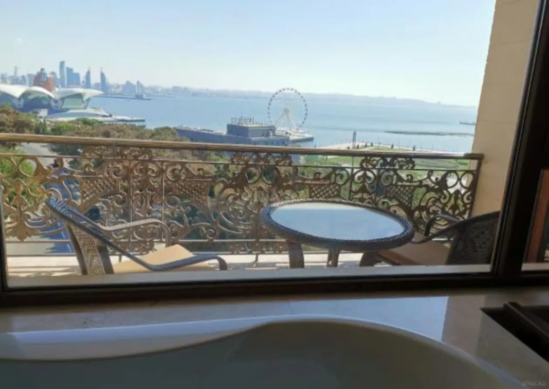 Kirayə verilir 7 otaqlı mənzil 680 m²