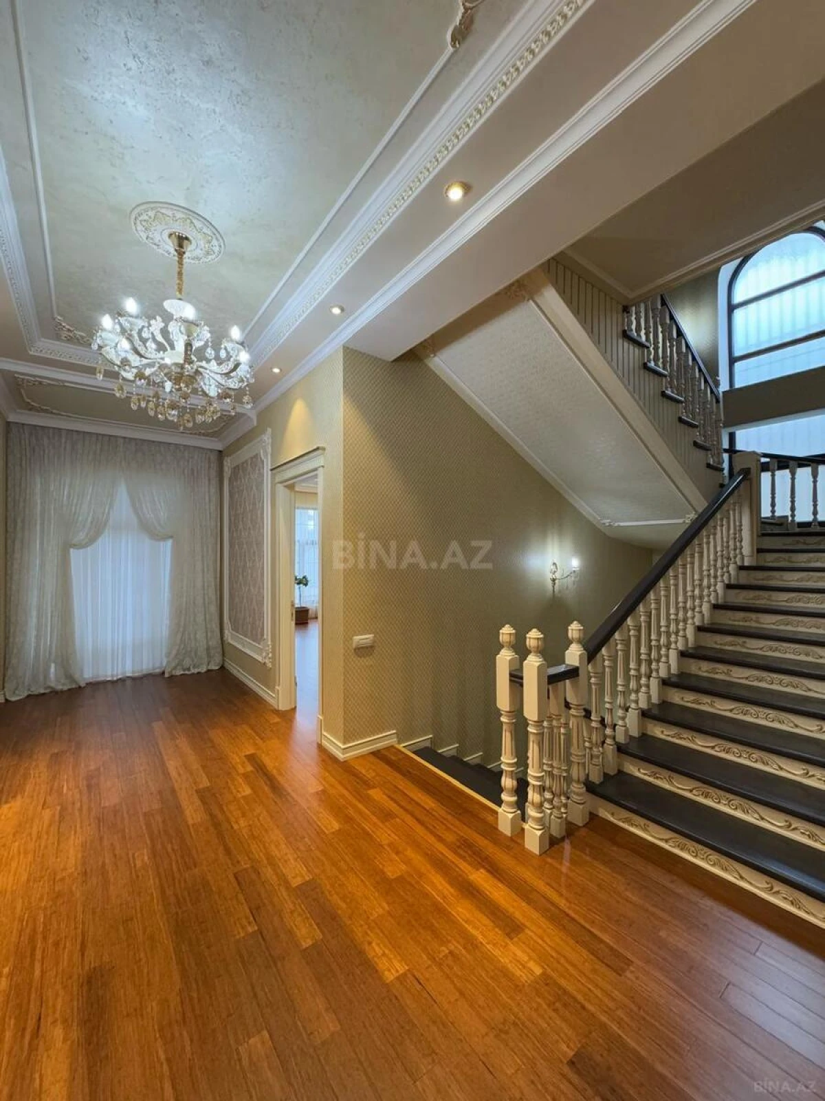 Satılır 7 otaqlı həyət evi 650 m²