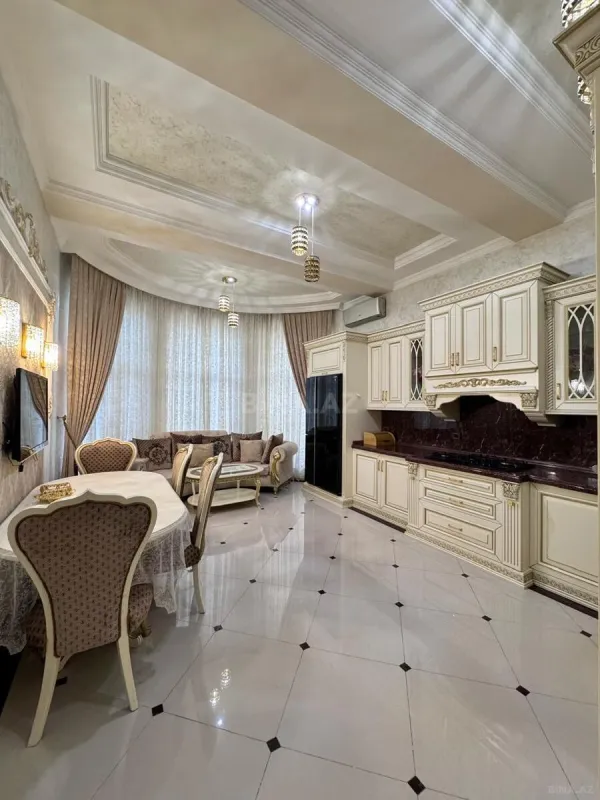 Satılır 7 otaqlı həyət evi 650 m²