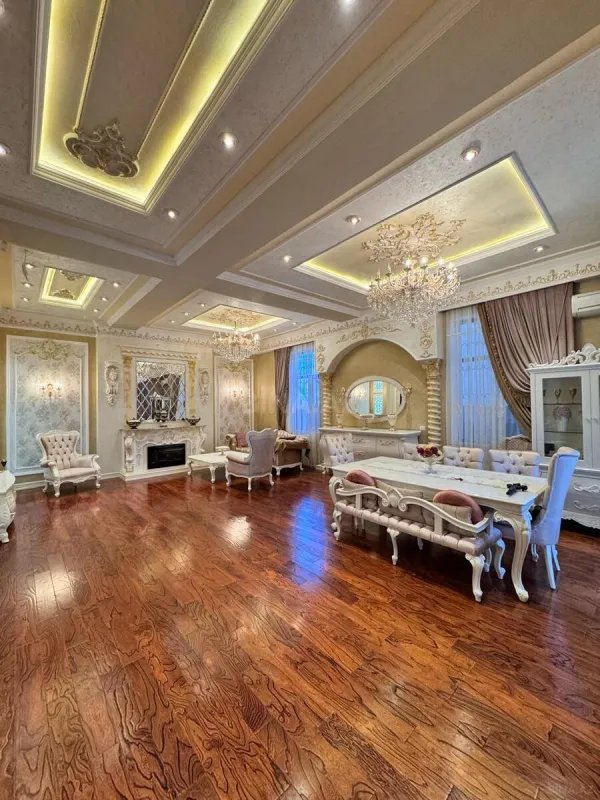 Satılır 7 otaqlı həyət evi 650 m²