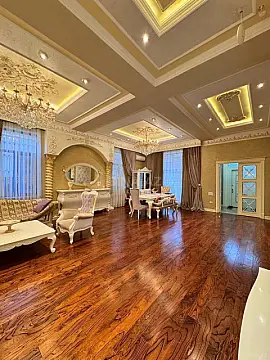 Satılır 7 otaqlı həyət evi 650 m²