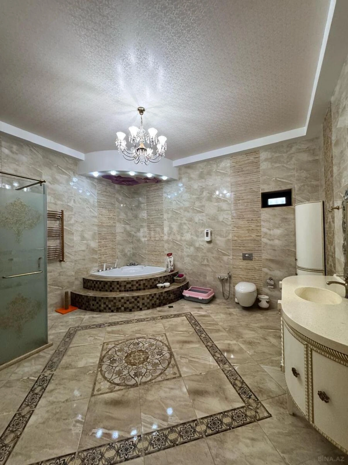 Satılır 7 otaqlı həyət evi 650 m²