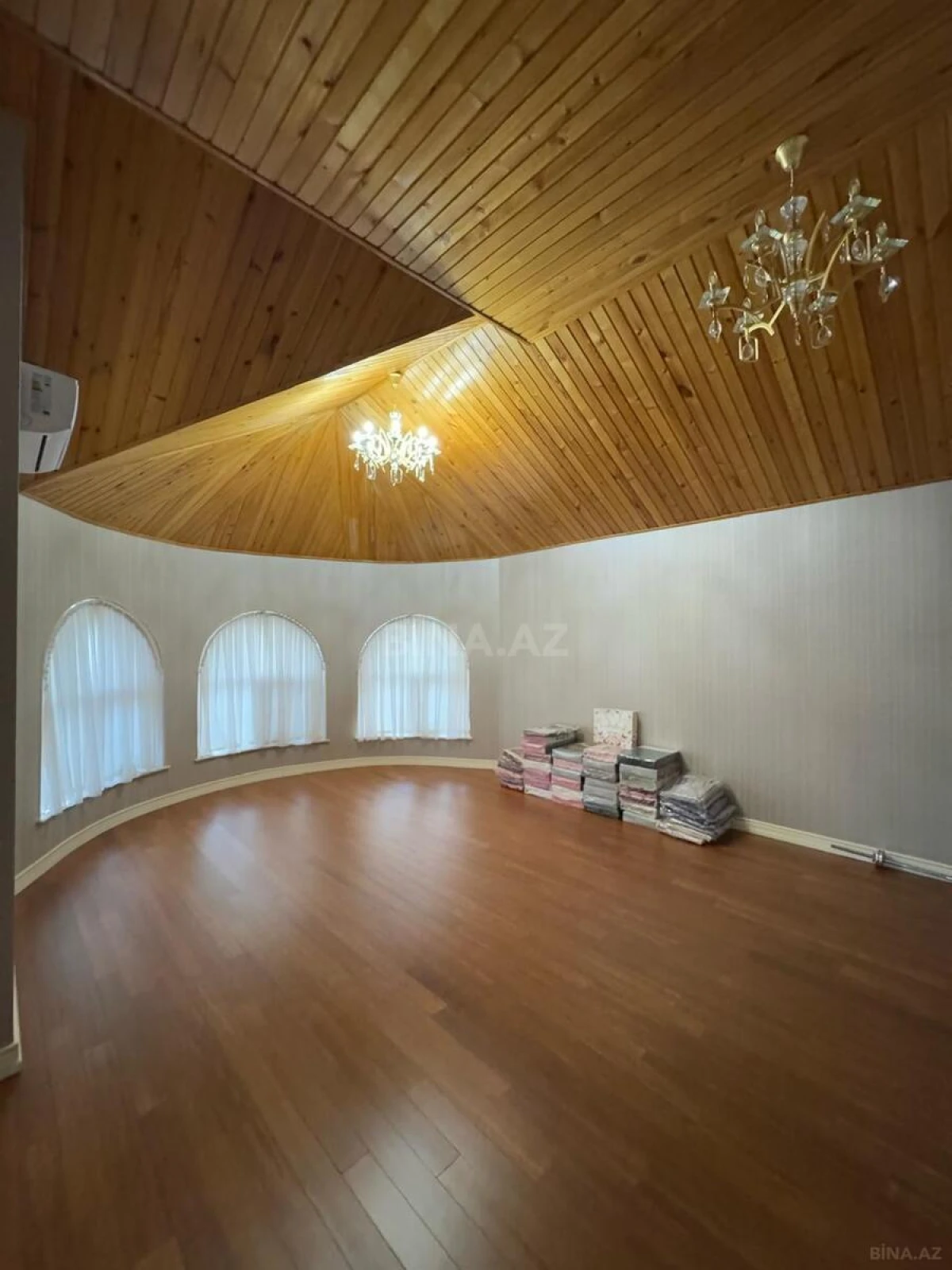 Satılır 7 otaqlı həyət evi 650 m²