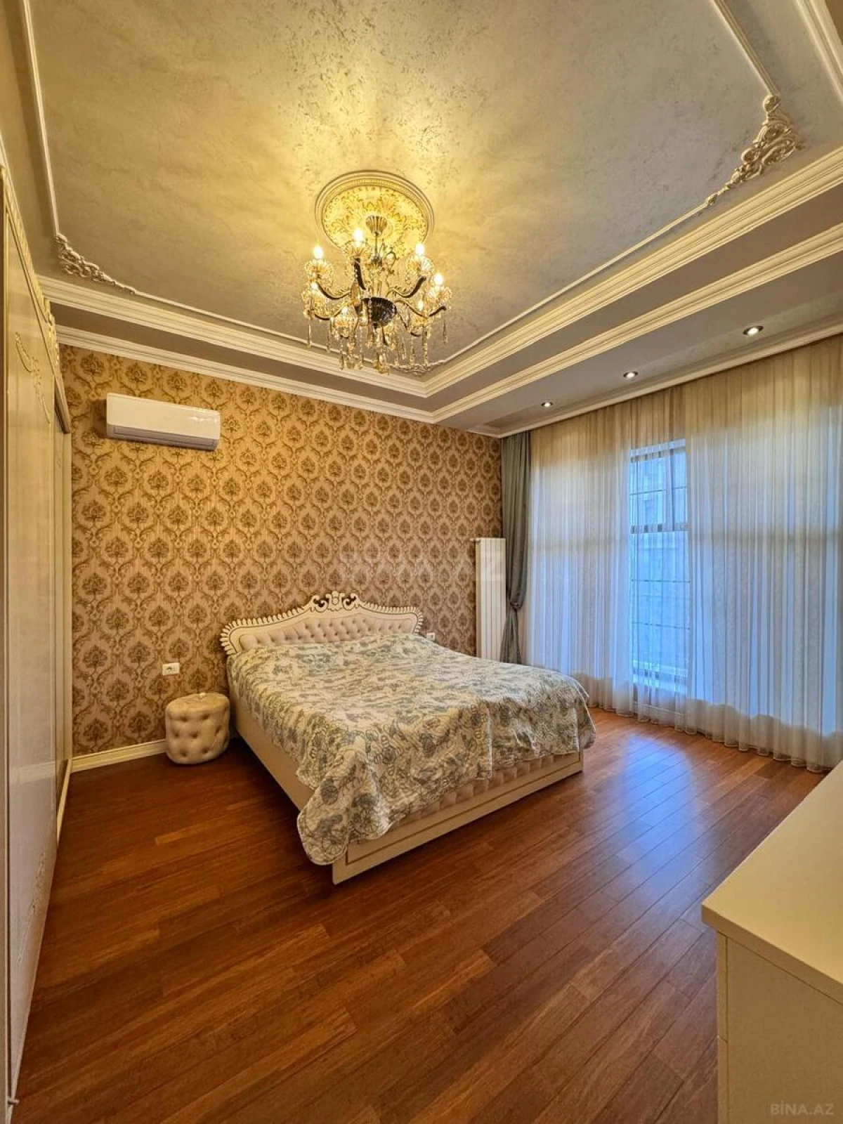 Satılır 7 otaqlı həyət evi 650 m²