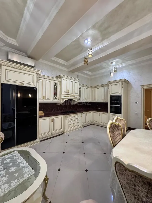 Satılır 7 otaqlı həyət evi 650 m²