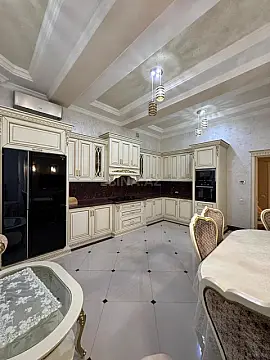 Satılır 7 otaqlı həyət evi 650 m²