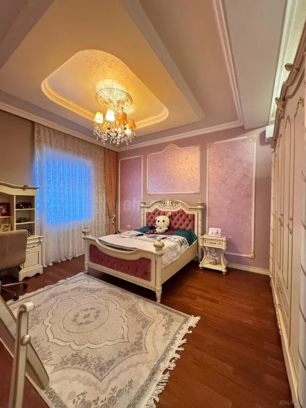 Satılır 7 otaqlı həyət evi 650 m²