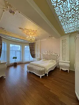 Satılır 7 otaqlı həyət evi 650 m²