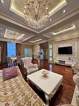 Satılır 7 otaqlı həyət evi 650 m²