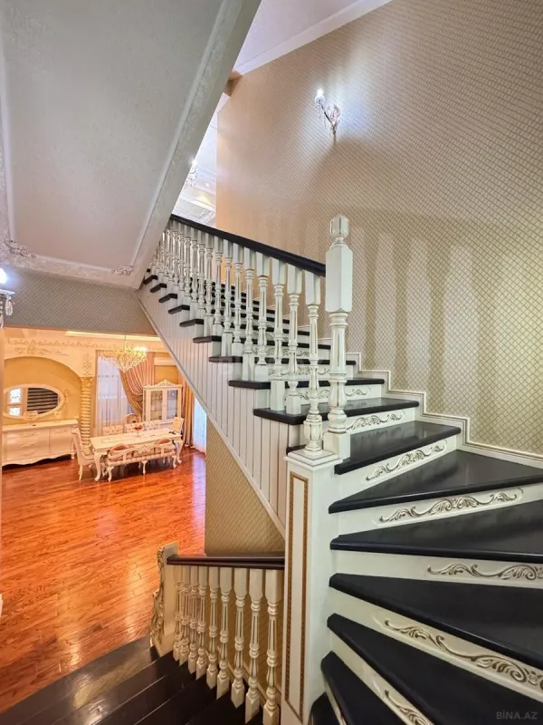 Satılır 7 otaqlı həyət evi 650 m²