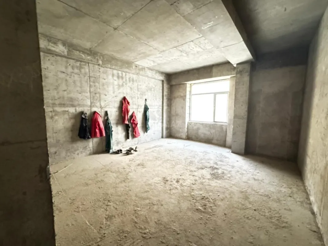 Satılır 4 otaqlı mənzil 161 m²