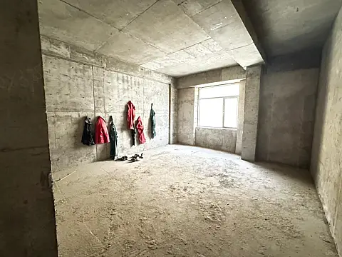 Satılır 4 otaqlı mənzil 161 m²