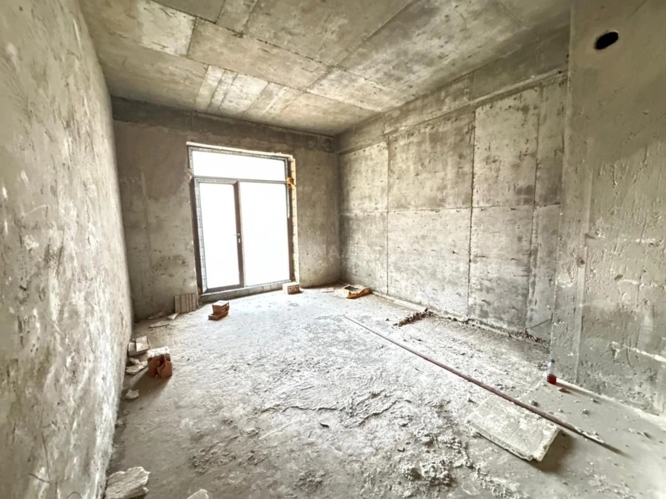 Satılır 4 otaqlı mənzil 161 m²