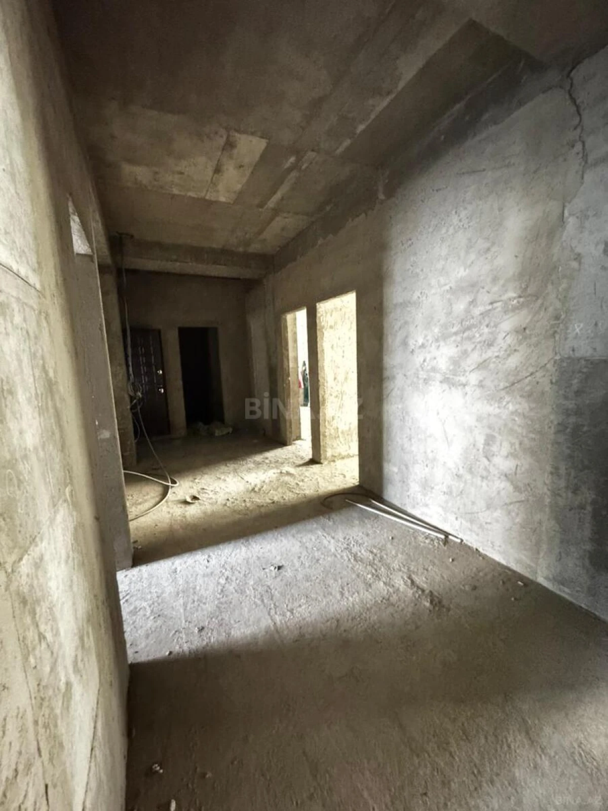 Satılır 4 otaqlı mənzil 161 m²