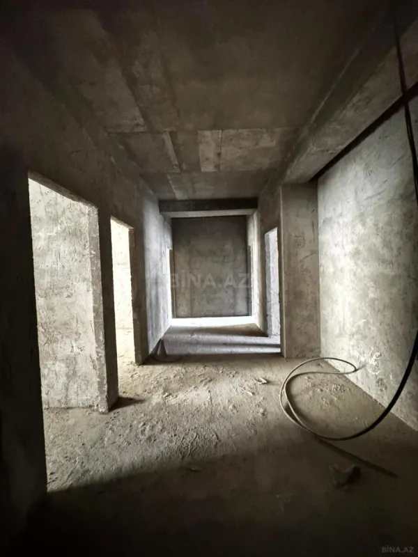 Satılır 4 otaqlı mənzil 161 m²