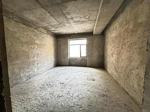 Satılır 4 otaqlı mənzil 161 m²