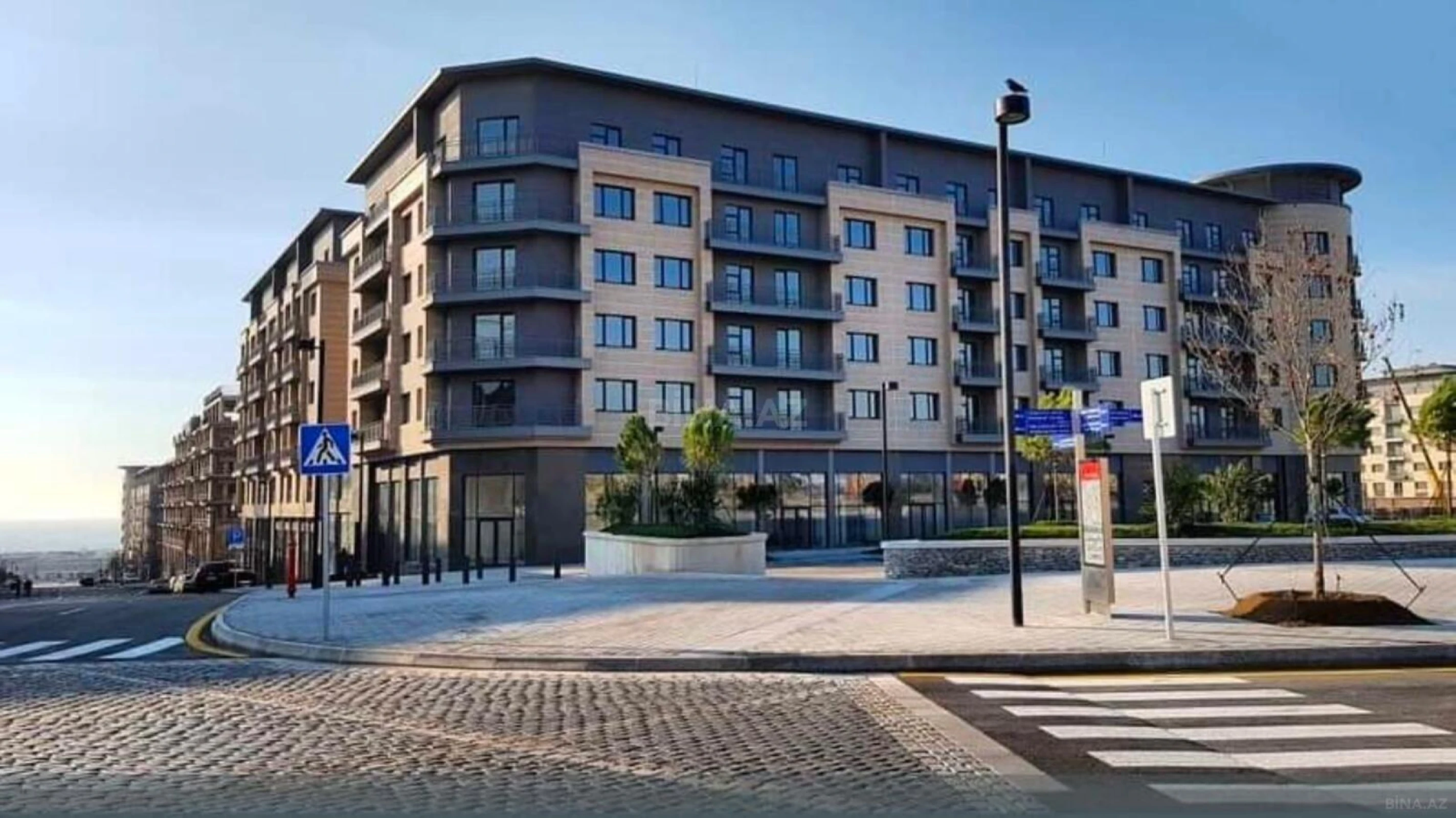 Satılır 4 otaqlı mənzil 161 m²