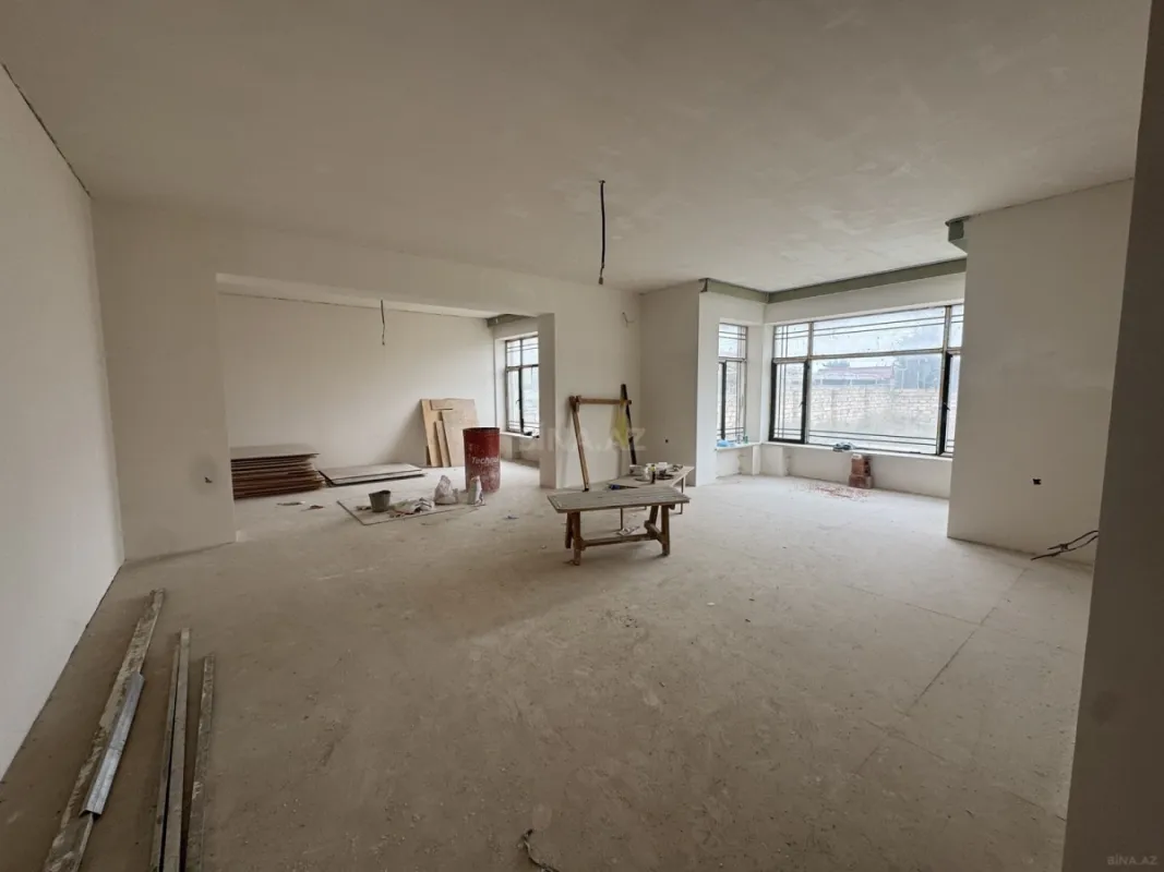 Satılır 6 otaqlı həyət evi 370 m²