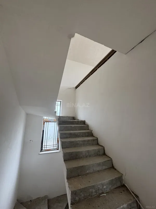 Satılır 6 otaqlı həyət evi 370 m²