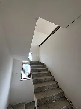 Satılır 6 otaqlı həyət evi 370 m²