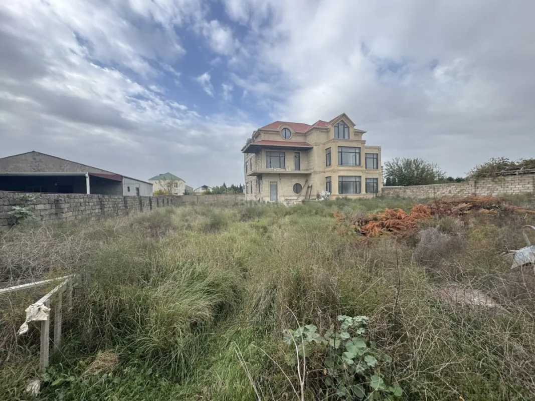 Satılır 6 otaqlı həyət evi 370 m²