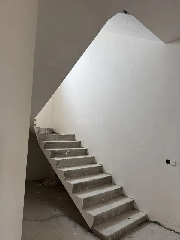 Satılır 6 otaqlı həyət evi 370 m²
