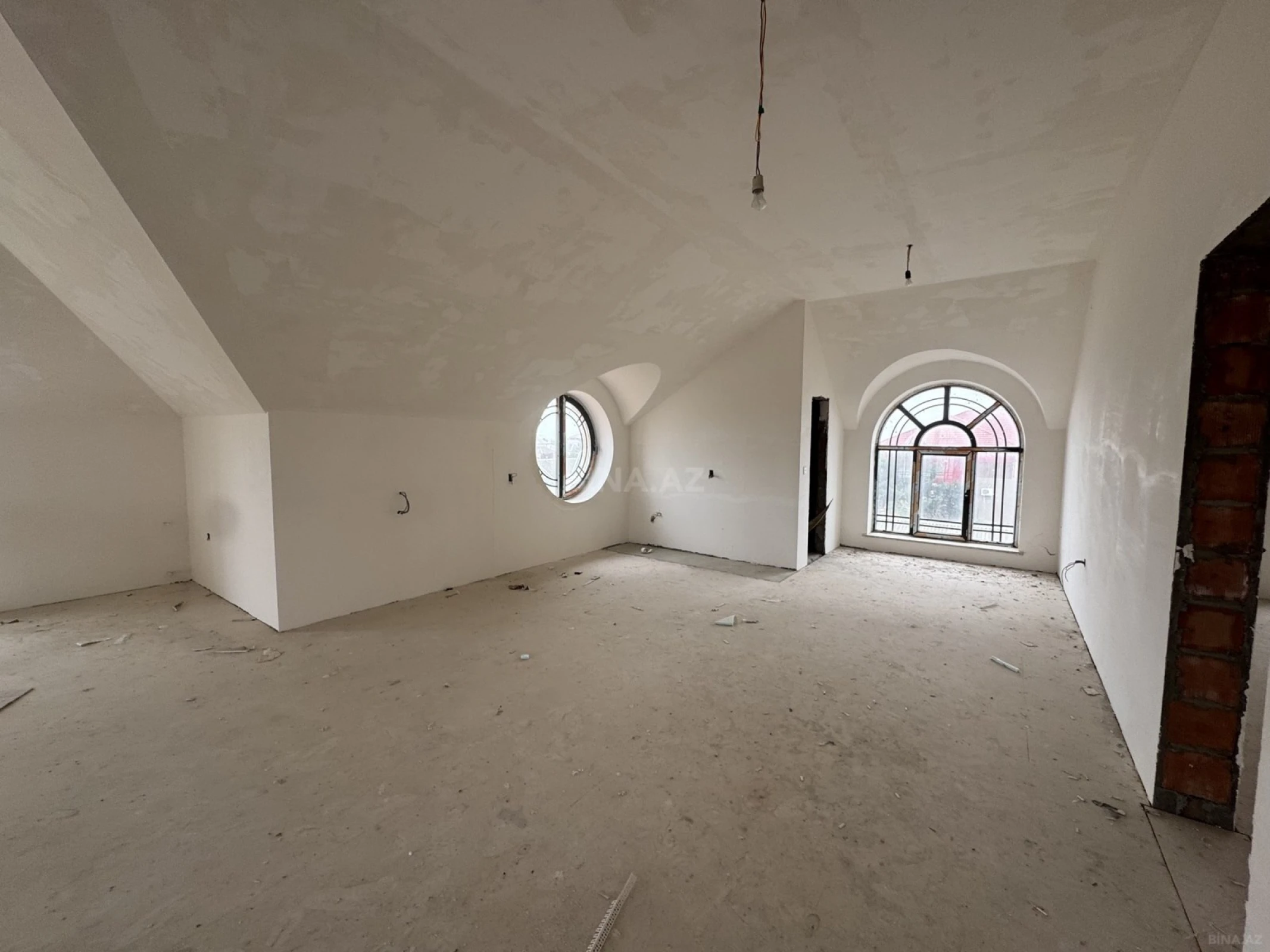 Satılır 6 otaqlı həyət evi 370 m²