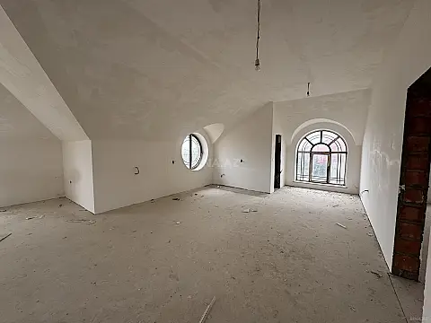Satılır 6 otaqlı həyət evi 370 m²