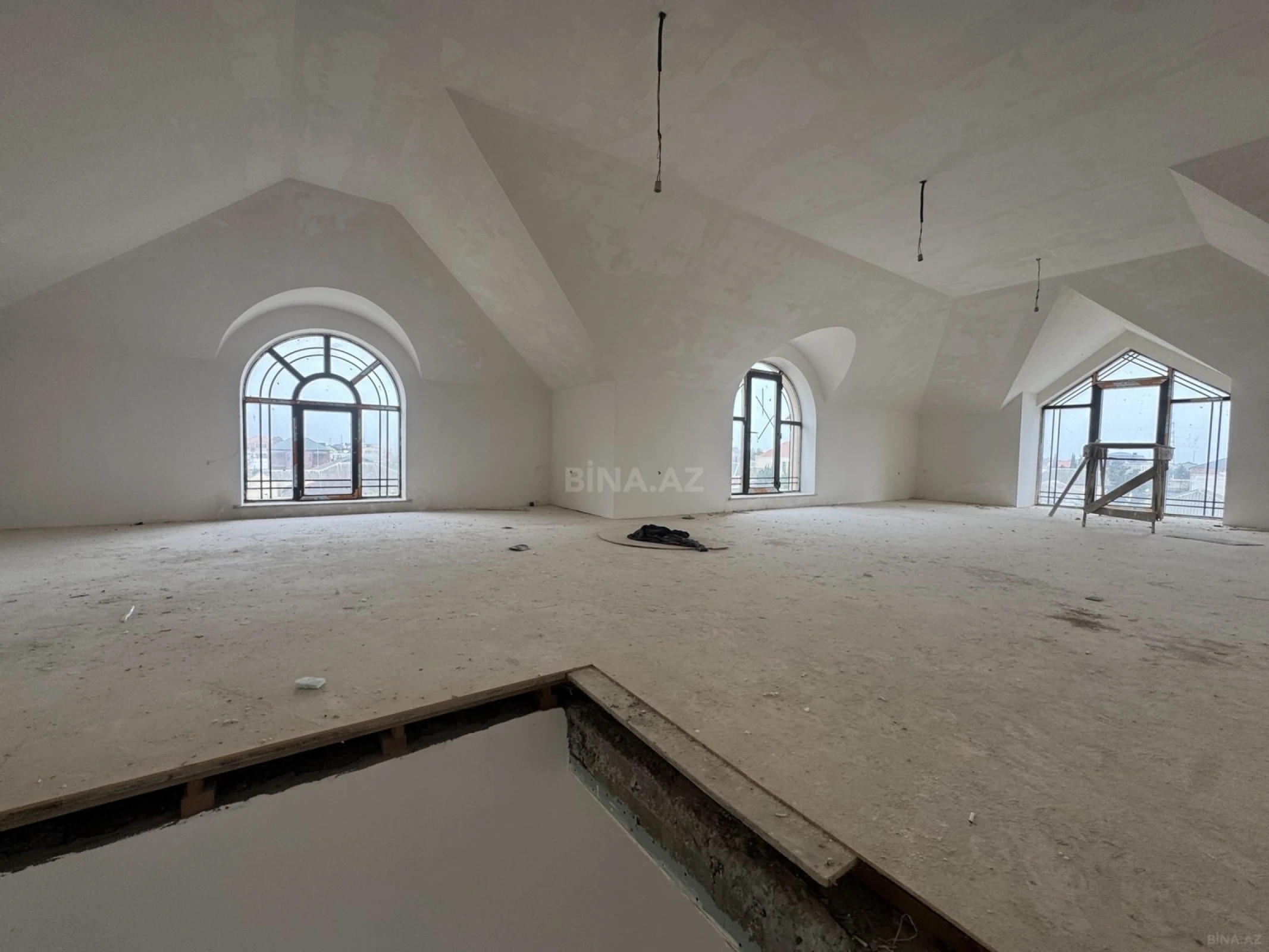 Satılır 6 otaqlı həyət evi 370 m²