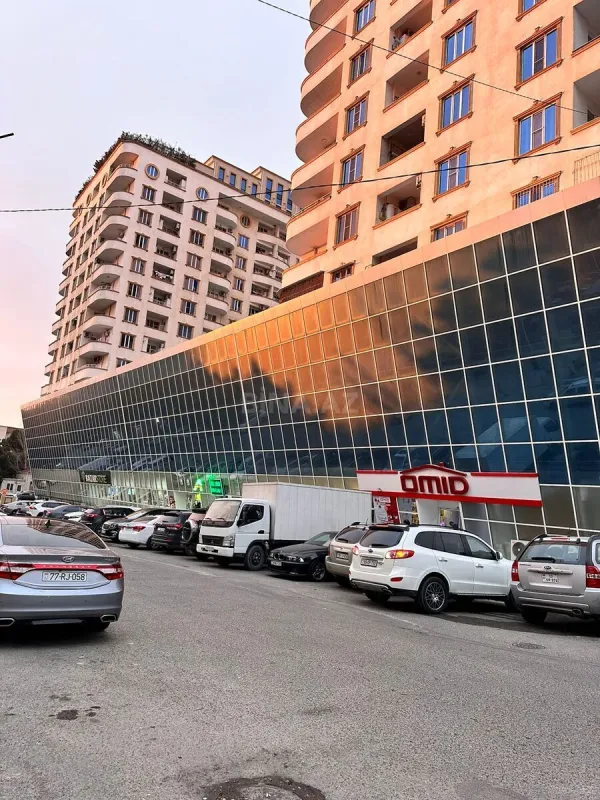 Satılır 4 otaqlı mənzil 158 m²