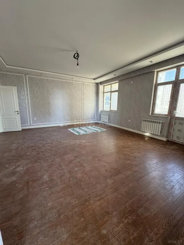 Satılır 3 otaqlı mənzil 138 m²