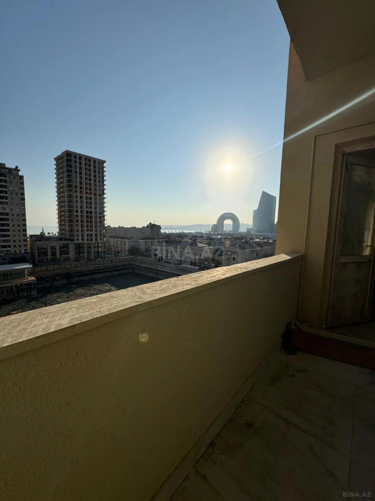 Satılır 3 otaqlı mənzil 138 m²