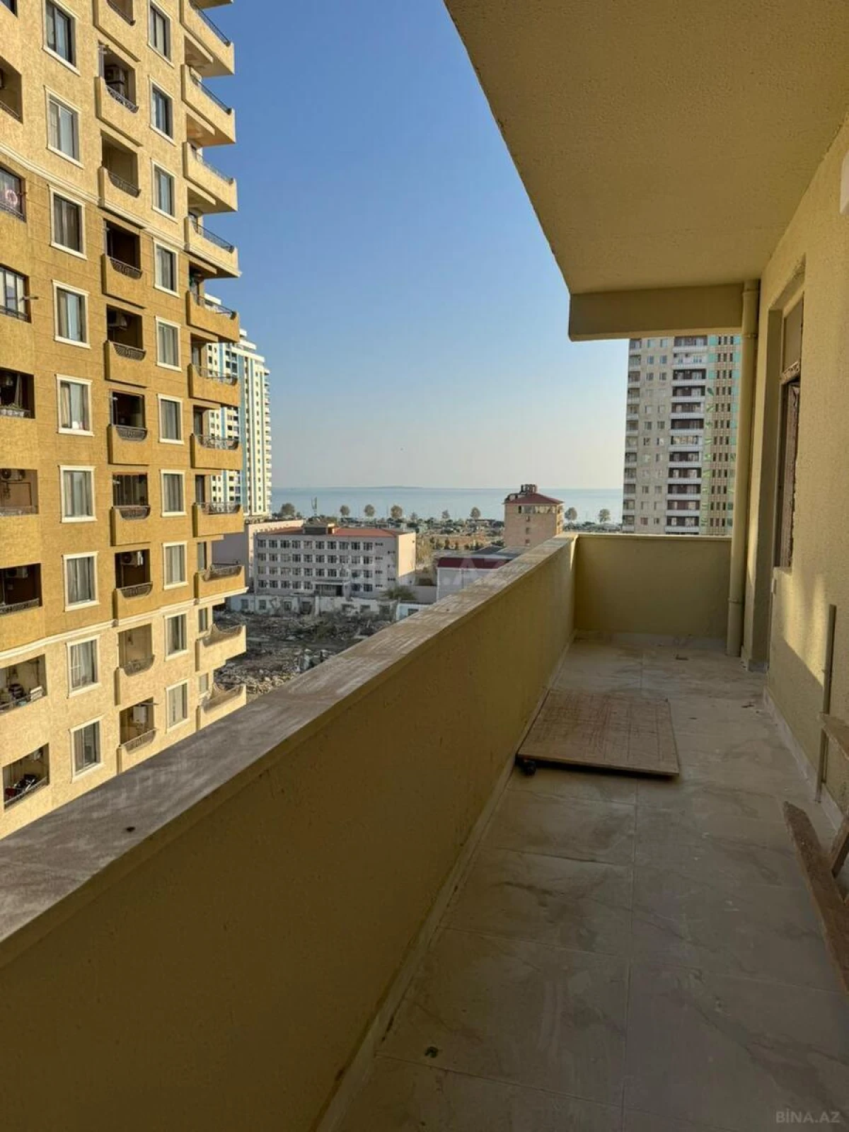 Satılır 3 otaqlı mənzil 138 m²