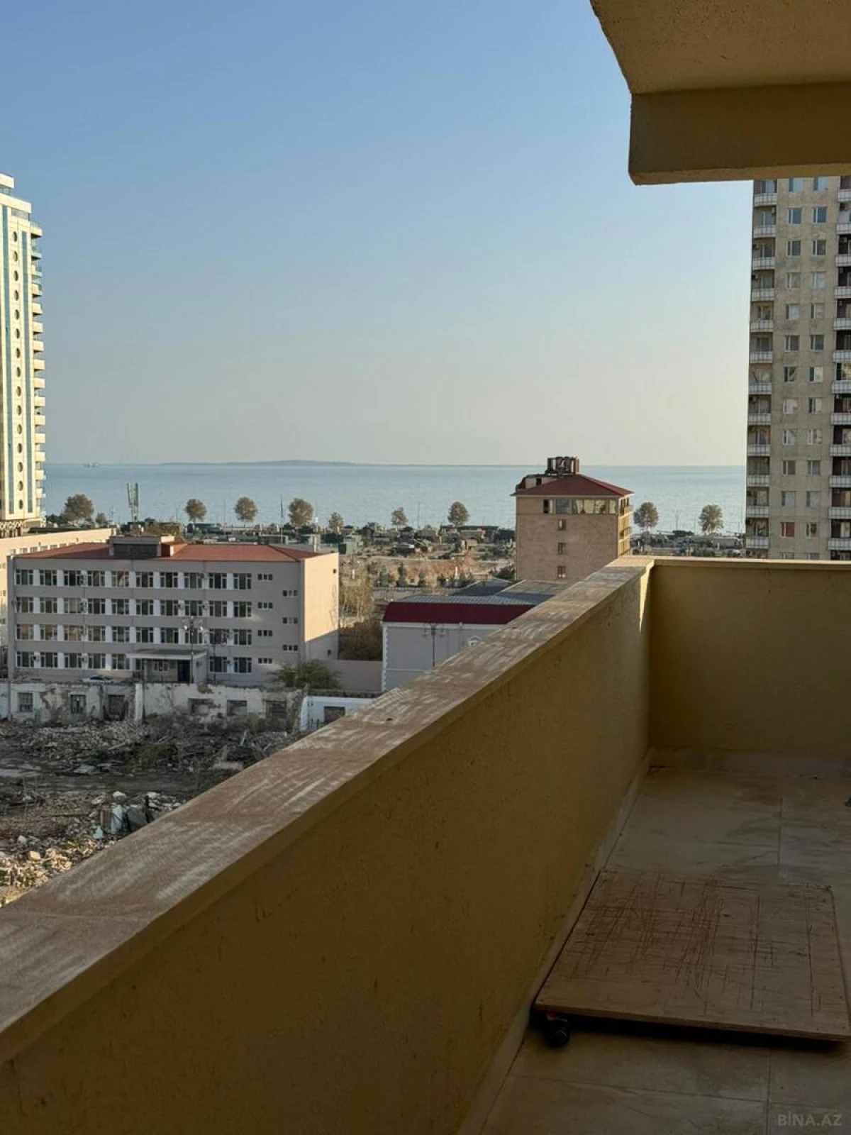 Satılır 3 otaqlı mənzil 138 m²