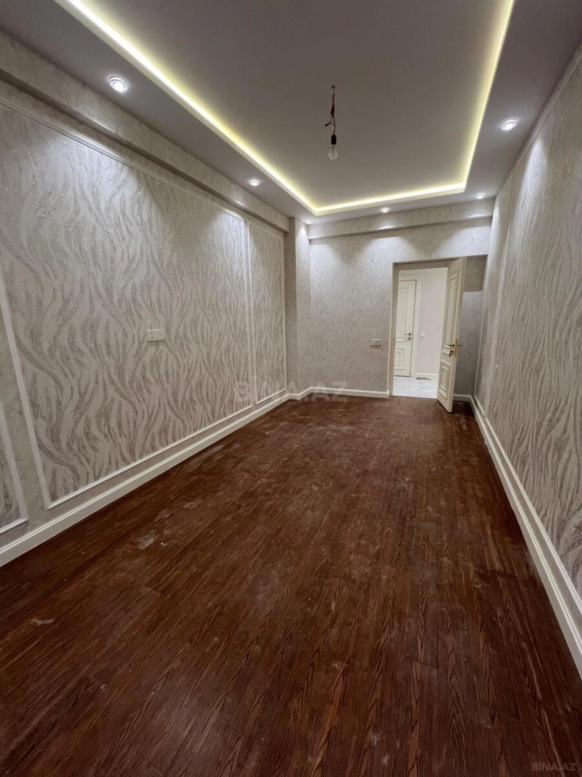 Satılır 3 otaqlı mənzil 138 m²