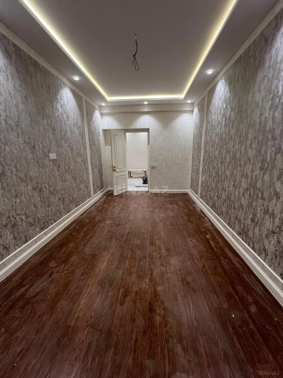 Satılır 3 otaqlı mənzil 138 m²