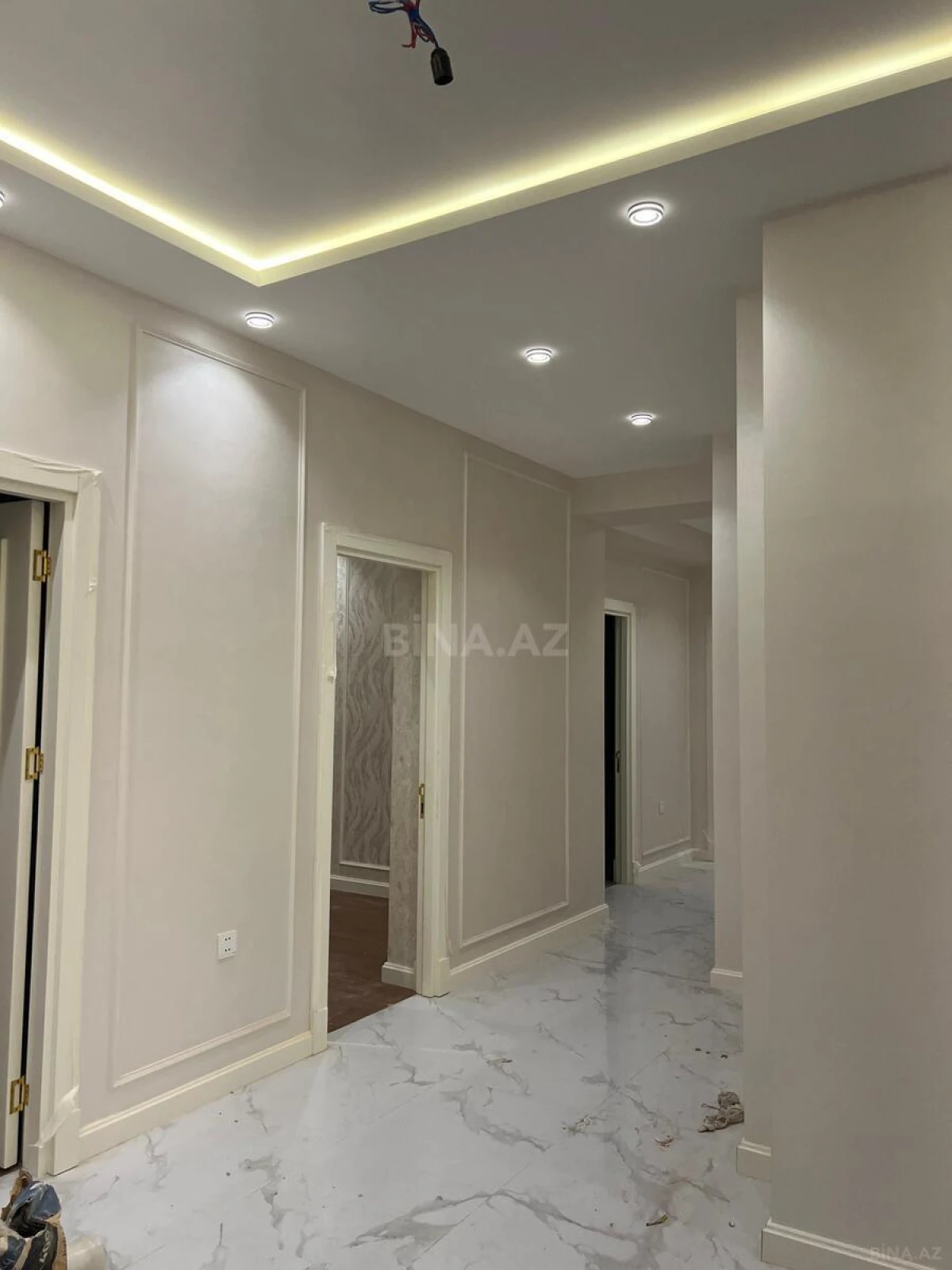 Satılır 3 otaqlı mənzil 138 m²